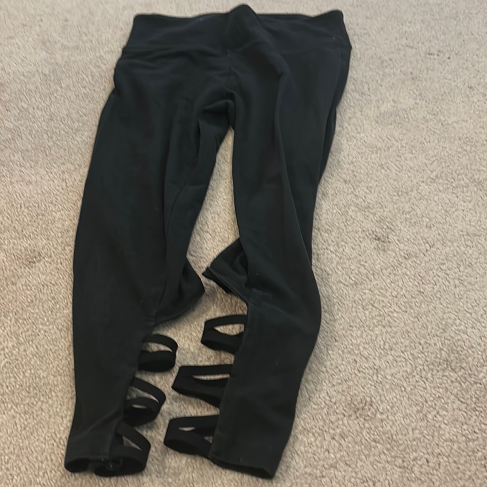 Victoria Sport cutout capris